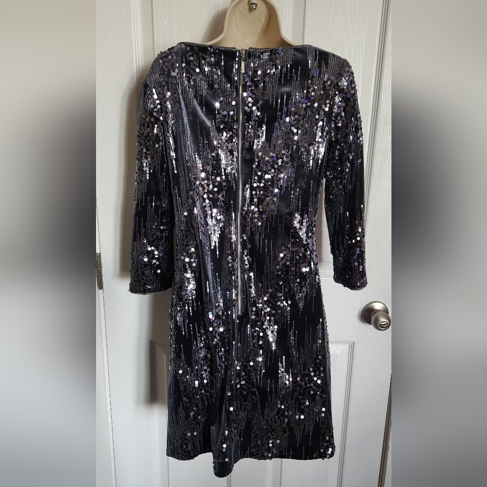 Eliza J Gray Velvet Sequin Shift Dress • Size 6 • Christmas new year's cocktail - Picture 4 of 9